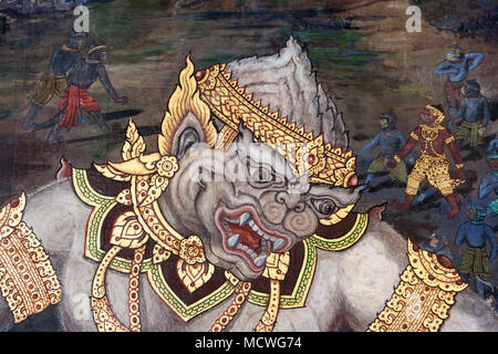 Dettagli della parete dipinti raffiguranti il mito di Ramakien in Wat Phra Kaew Palace, anche noto come il Tempio del Buddha di Smeraldo. Bangkok, Tailandia. Foto Stock