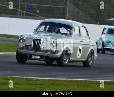 Silverstone, Towcester, Northamptonshire, Inghilterra, domenica 1 aprile 2018. Ding Boston, Riley unidirezionale-cinque OUMF, nel HRDC Coys Trophy evento tenutosi Foto Stock