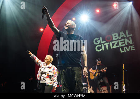 Il Professor verde e Emeli Sande effettuando al cittadino globale evento live tenutosi presso il 02 Brixton Academy di Londra. Foto Stock