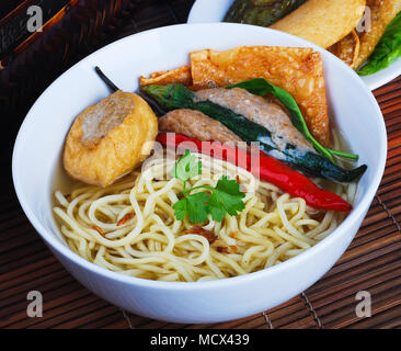 Zuppa di noodle e asia cibo Foto Stock