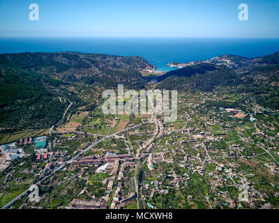 Strada da Sóller a Port de Sóller, Sóller, Serra de Tramuntana, Maiorca, isole Baleari, Mediterraneo, Spagna Foto Stock