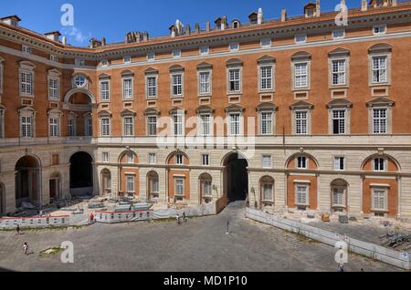 Caserta, regione Campania, Italia 22 Agosto 2016. Lo splendido Palazzo Reale di Caserta, i suoi interni realizzati con materiali preziosi e perfettamente preserv Foto Stock