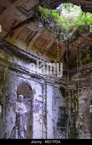 Caserta, regione Campania, Italia Agosto 22, 2016. Lo splendido Palazzo Reale di Caserta, i dettagli dei giardini inglesi. Foto Stock