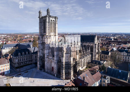 Troyes, vista aerea di Saint-Pierre-et-Saint-Paul Cattedrale, Foto Stock