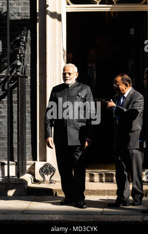 Londra, Regno Unito. 18 aprile 2018, primo ministro Modi di India lascia 10 Downing Street a seguito di una riunione con Theresa Maggio, Primo Ministro del Regno Unito Credito: Ian Davidson/Alamy Live News Foto Stock