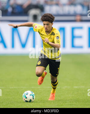 Gelsenkirchen, Deutschland. Xv Apr, 2018. Jadon SANCHO (DO) Promozione, calcio 1. Bundesliga, 30. Giornata, FC Schalke 04 (GE) - Borussia Dortmund (DO) 2: 0, il 15.04.2018 a Gelsenkirchen/Germania. | Utilizzo di credito in tutto il mondo: dpa/Alamy Live News Foto Stock