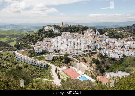 Casares,bianco lavato in stile moresco villaggio, città, Andalusia, Spagna Foto Stock