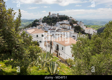 Casares,bianco lavato in stile moresco villaggio, città, Andalusia, Spagna Foto Stock
