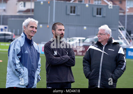 Raymond Domenech, ex France International football team manager, Unione Nazionale Francese di allenatori di calcio a Brandywell Stadium, Derry, settentrionale Foto Stock