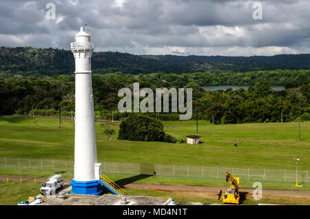 Faro nel Canale di Panama Foto Stock