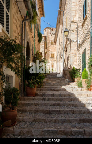 Vicolo in Fornalutx, Mallorca, Spagna Foto Stock