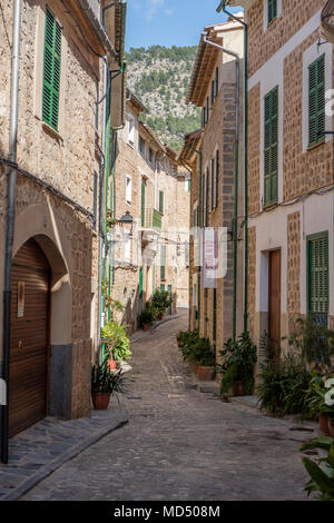 Vicolo in Fornalutx, Mallorca, Spagna Foto Stock