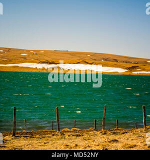 Lago vulcanico di la Godivelle village, il Parco Naturale Regionale dei Vulcani d'Alvernia,Puy de Dome reparto, Auvergne, Francia Foto Stock