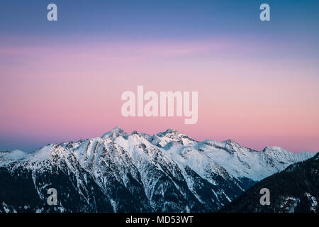 Vista in Untertal da Hochwurzen al tramonto, vista di Hochwildstelle (2747 m), Schladminger Tauern, Stiria, Austria Foto Stock