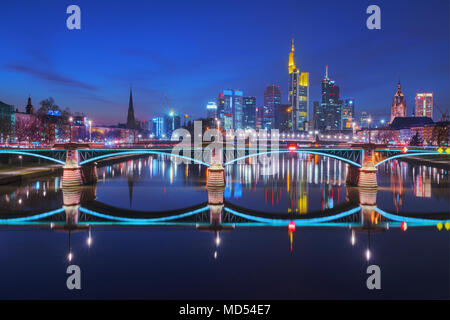 Skyline notturno, Francoforte Hesse, Germania Foto Stock