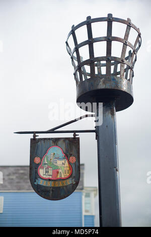 Faro a luce rotante e insegna, Sandgate Kent Foto Stock