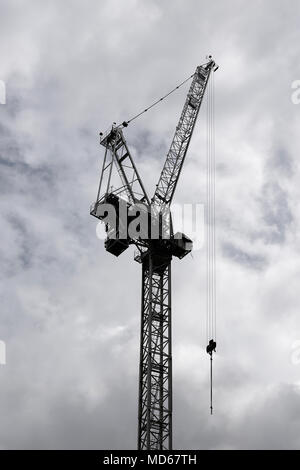 Costruzione gru su un sito di costruzione, London, Regno Unito Foto Stock