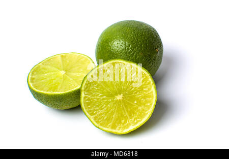 Verde lime ingrediente alimentare frutto isolato su bianco Foto Stock