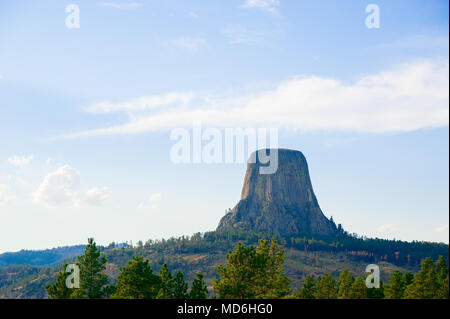 Devils Tower è situato nella contea di Crook, nord-est del Wyoming. Inoltre, noto come Stati Uniti monumento nazionale. Foto Stock