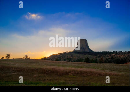 Devils Tower è situato nella contea di Crook, nord-est del Wyoming. Inoltre, noto come Stati Uniti monumento nazionale. Foto Stock