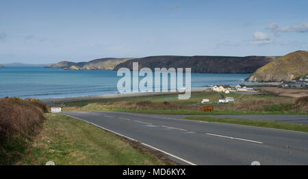 Vista di Newgale dal legno Hill, A487. Foto Stock