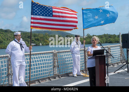 180331-N-ZW825-0243 YAP, Stati Federati di Micronesia (31 marzo 2018) Vice Capo della Missione per gli Stati Uniti Ambasciata negli Stati Federati di Micronesia, l'on. Joanne Cummings, parla durante il partenariato del Pacifico 2018 (PP18) Yap missione arrestare la cerimonia di chiusura, Marzo 31. PP18's missione è lavorare collettivamente con host e nazioni partner per migliorare l'interoperabilità a livello regionale di emergenza e capacità di risposta, aumentare la stabilità e la sicurezza nella regione e favorire la nascita di nuove e durature amicizie in tutta la regione Indo-Pacifico. Pacific Partnership, ora nel suo tredicesimo iterazione, è l'ampia Foto Stock