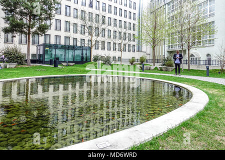 Cortile edificio Florentinum, Praga, Repubblica Ceca Foto Stock