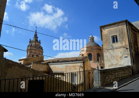 Vista di un antico quartiere di Modica, Ragusa, Sicilia, Italia, Europa Foto Stock