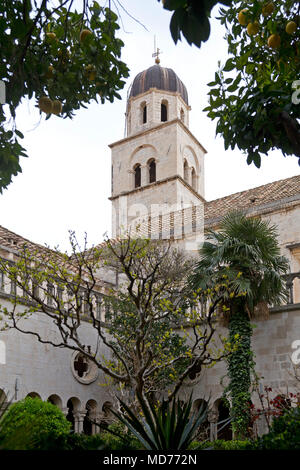 Il cortile del monastero francescano, città vecchia, Dubrovnik, Croazia Foto Stock