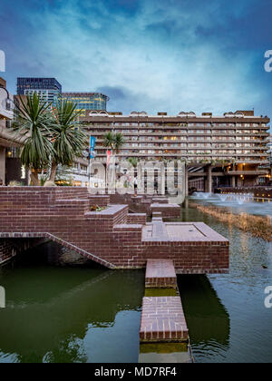 Barbican station wagon, Londra, Regno Unito, parte del complesso di Barbican. Foto Stock