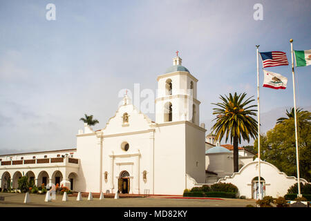 OCEANSIDE IN CALIFORNIA - MARZO 12, 2018: vista della storica missione di San Luis Rey in Oceanside visto dall'esterno Foto Stock