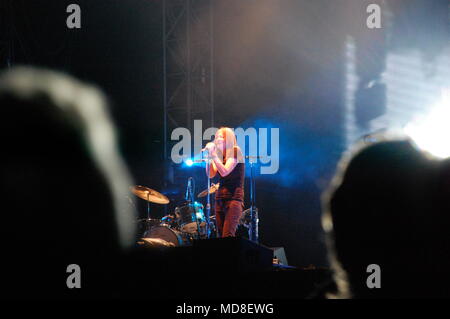 Trencin, Slovacchia - 10 Luglio 2011: Beth Gibbons cantare dal vivo con i Portishead band al Festival Pohoda Foto Stock