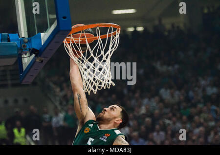 Mike James del Panathinaikos Superfoods Atene in azione durante la Turkish Airlines Euroleague Play Off Game 1 tra il Panathinaikos Atene Superfoods v Real Madrid a OAKA arena. Punteggio finale (95-67 Panathinaikos Real Madrid) Foto Stock