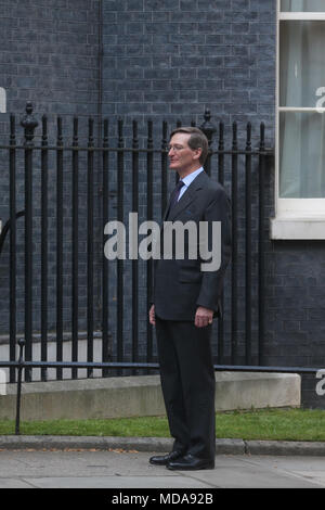 Londra REGNO UNITO. Il 18 aprile 2018. Dominic Grieve chi era il primo partito conservatore britannico il procuratore generale che ha servito in David Cameron armadio fino al 2014 e deve essere considerato come un Pro UE rimangono sostenitore arriva a Downing Street London Credit: amer ghazzal/Alamy Live News Foto Stock