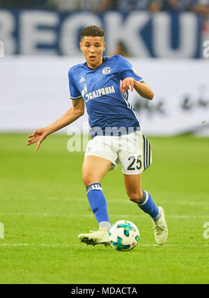 Gelsenkirchen (Germania). Xviii Apr, 2018. Schalke 04 - Francoforte Calcio, Gelsenkirchen, Aprile 18, 2018 HARIT ammina, S04 n. 25 aziona la pallina, azione, full-size, FC Schalke 04 - EINTRACHT FRANKFURT 0-1 1.Division DFB Pokal, Lega calcio tedesca, tedesco di calcio, semifinale, Gelsenkirchen, Aprile 18, 2018 stagione 2017/2018 © Peter Schatz / Alamy Live News Foto Stock