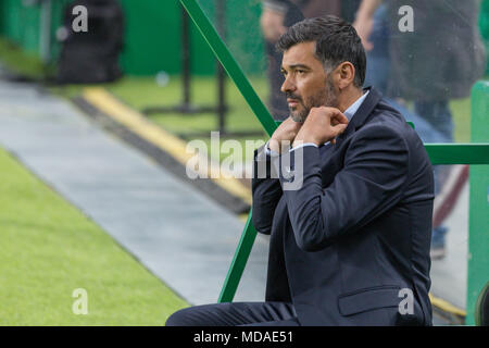 Aprile 18, 2018. Lisbona, Portogallo. Porto la testa in pullman da Portogallo Sergio Conceicao durante il gioco Sporting CP vs FC Porto © Alexandre de Sousa/Alamy Live News Foto Stock