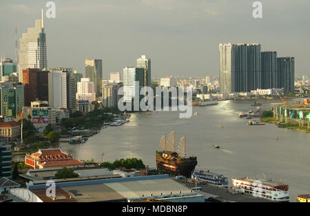 L'Elisa ristorante galleggiante sul fiume Saigon barche, la città di Ho Chi Minh (Saigon) Vietnam Foto Stock