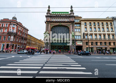 ST.PETERSBURG, Russia - 14 giugno 2015: Eliseyev Emporium a San Pietroburgo Foto Stock