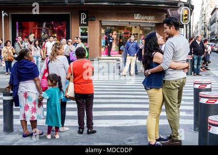 Città del Messico, messicano, ispanico, centro storico, intersezione, occupato, pedoni, attraversamento di strada, uomo uomini maschio, donna donne, ragazza ragazze, bambini Foto Stock