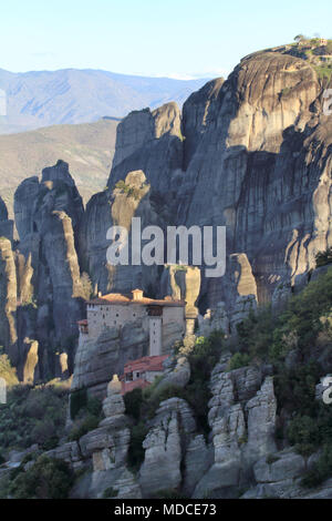 Monastero ortodosso di santa Barbara,Royssanou monastero, sulle rocce,Meteora,Grecia Foto Stock