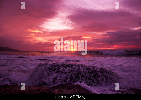 Bel tramonto sulle rocce, Great Ocean Road, Australia Foto Stock