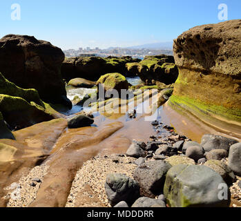 Formazioni rocciose sulla costa quando la marea scende, il confital, Gran canaria Foto Stock