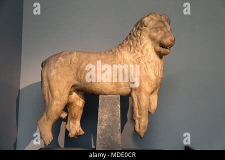 Lion dal Mausoleo di Alicarnasso. 353-350 A.C. La Turchia. British Museum. Londra. GBR. Foto Stock