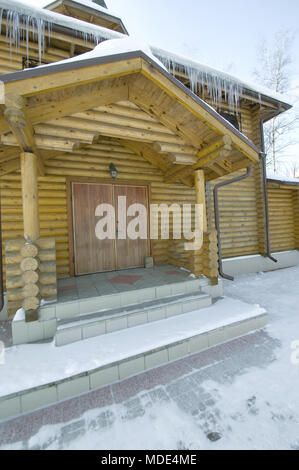 Veranda in Legno della chiesa di San Luca, Arcivescovo di Crimea a Obninsk Foto Stock