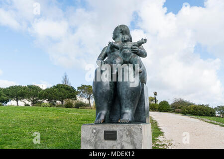 Fernando Botero scultura a Jardim Amália Rodrigues a Lisbona, Portogallo Foto Stock