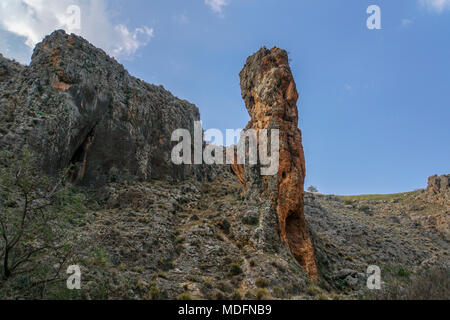 Israele, la Galilea Amud (pilastro) stream riserva naturale e parco la colonna che dà questo fiume il nome Foto Stock