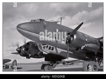 Adolf Hitler Focke-Wulf Fw 200 Condor con fighter escort a Immola aeroporto durante la sua visita a vedere il maresciallo Mannerheim 4 giugno 1942 in Finlandia Foto Stock