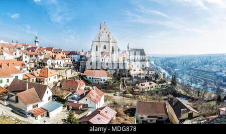 San Nicola' Decanato chiesa, Znojmo, southern Moravia Repubblica Ceca. Architettura religiosa. Destinazione di viaggio. Foto panoramica. Foto Stock