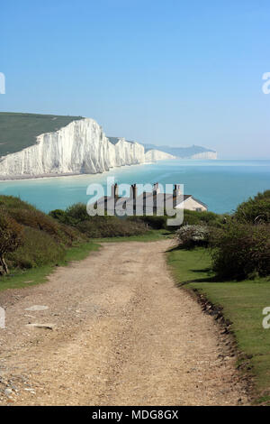 Seaford, East Sussex, Inghilterra. Il 19 aprile 2018. Favoloso sole primaverile a Seaford testa con viste per le Sette Sorelle, East Sussex. Foto Stock