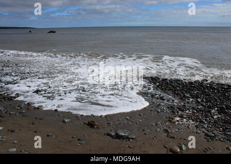 Azione di onda a Long Beach, Lower East Chezzetcook, Nova Scotia, Canada Foto Stock